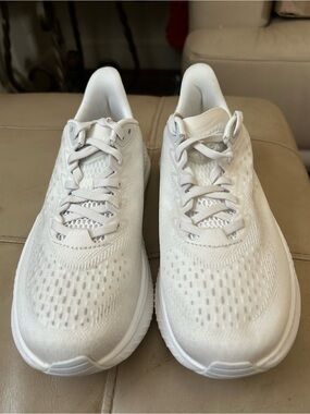 Women’s All-White Hoka Shoes- Lightweight Athletic Shoes